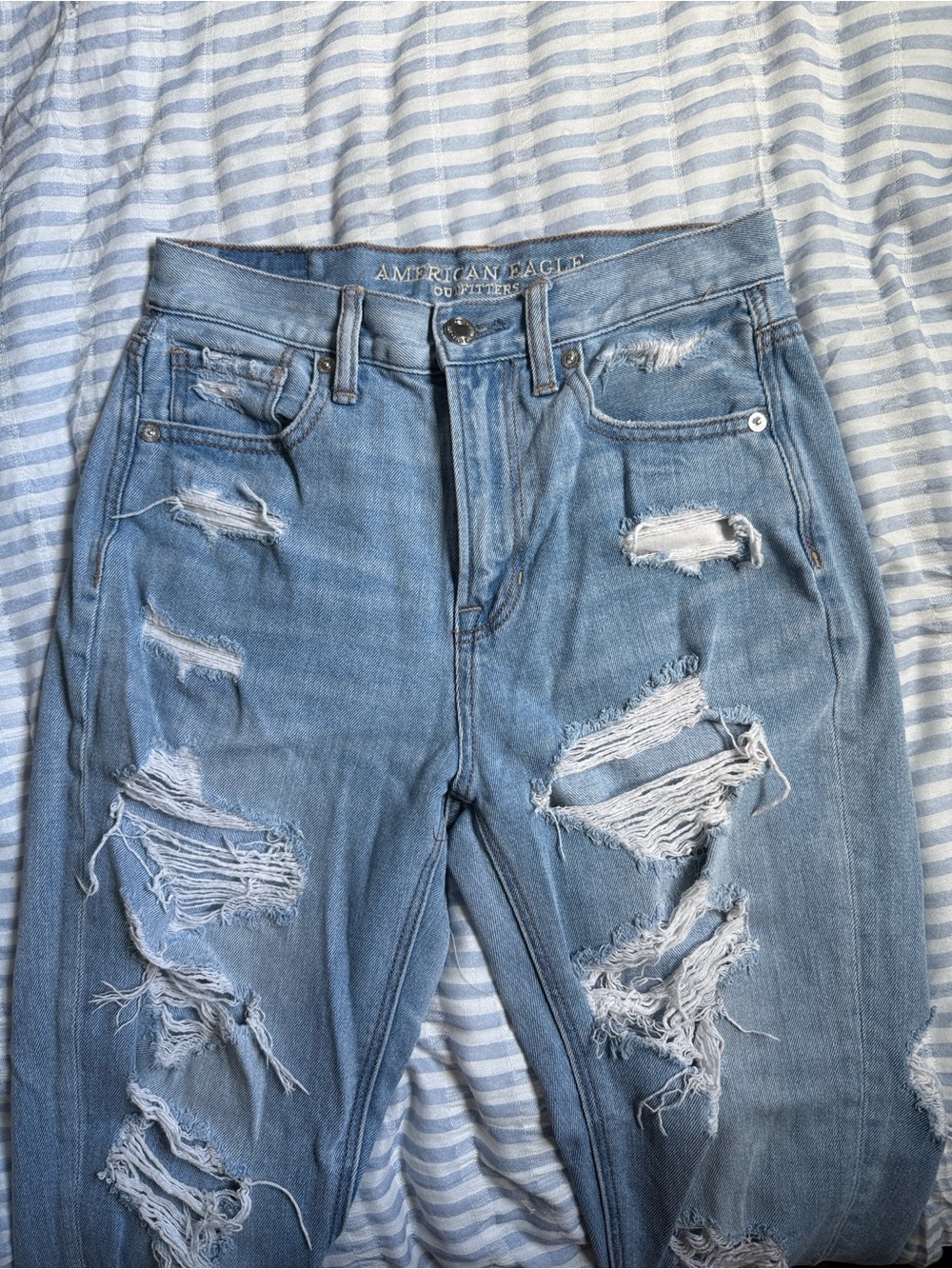 American Eagle Light Wash Mom Jeans